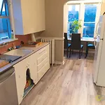 Bright Vintage Apt In The Heart Of Seattle